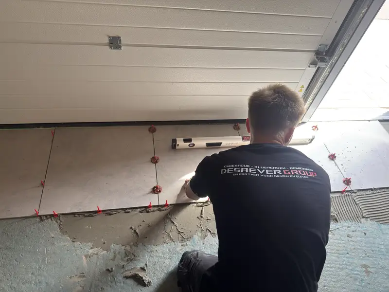 Tegelvloer in een garage, foto 2