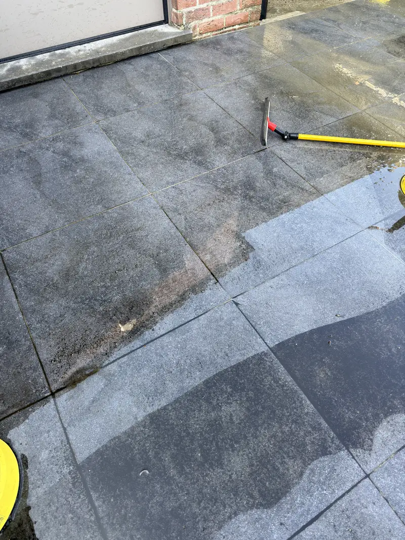 Reiniging van het terras, de paden en de boorden van een tuin.