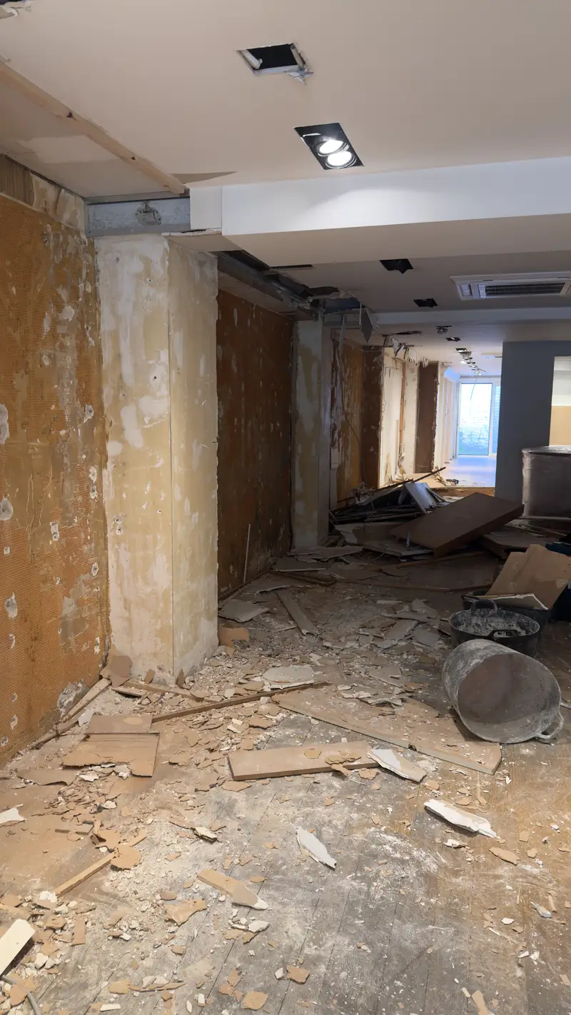 Uitbraakwerken in een winkelpand, foto 6