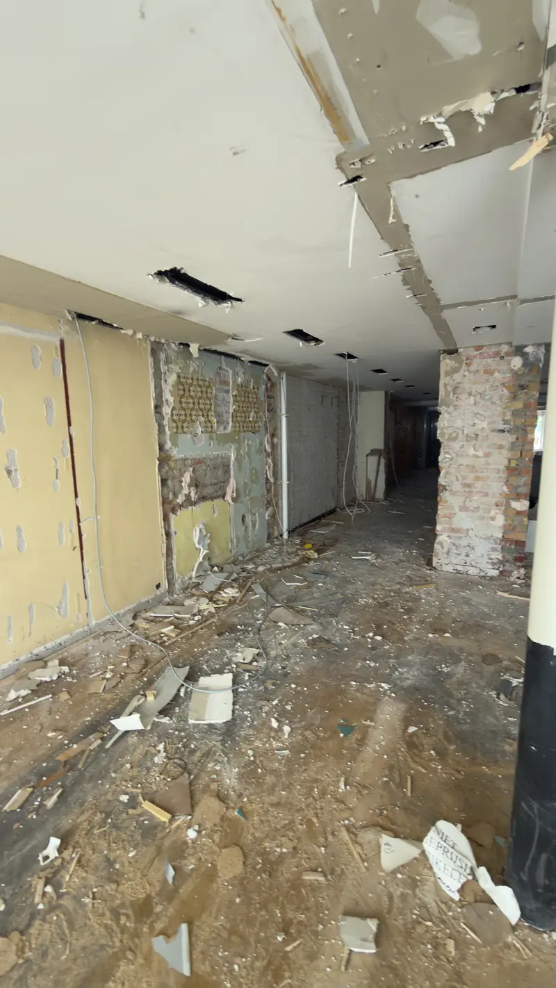 Uitbraakwerken in een winkelpand, foto 11