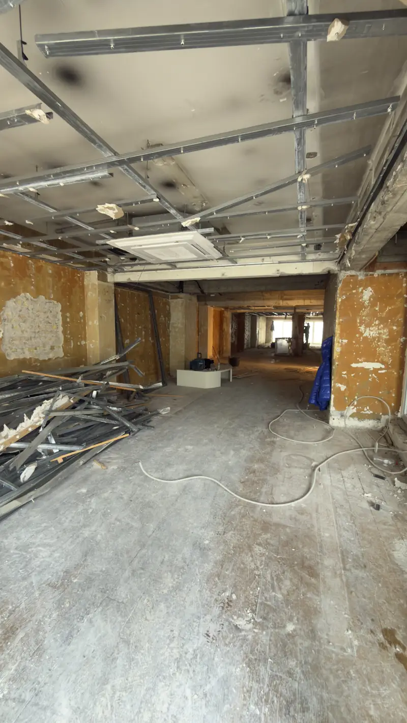 Uitbraakwerken in een winkelpand, foto 19