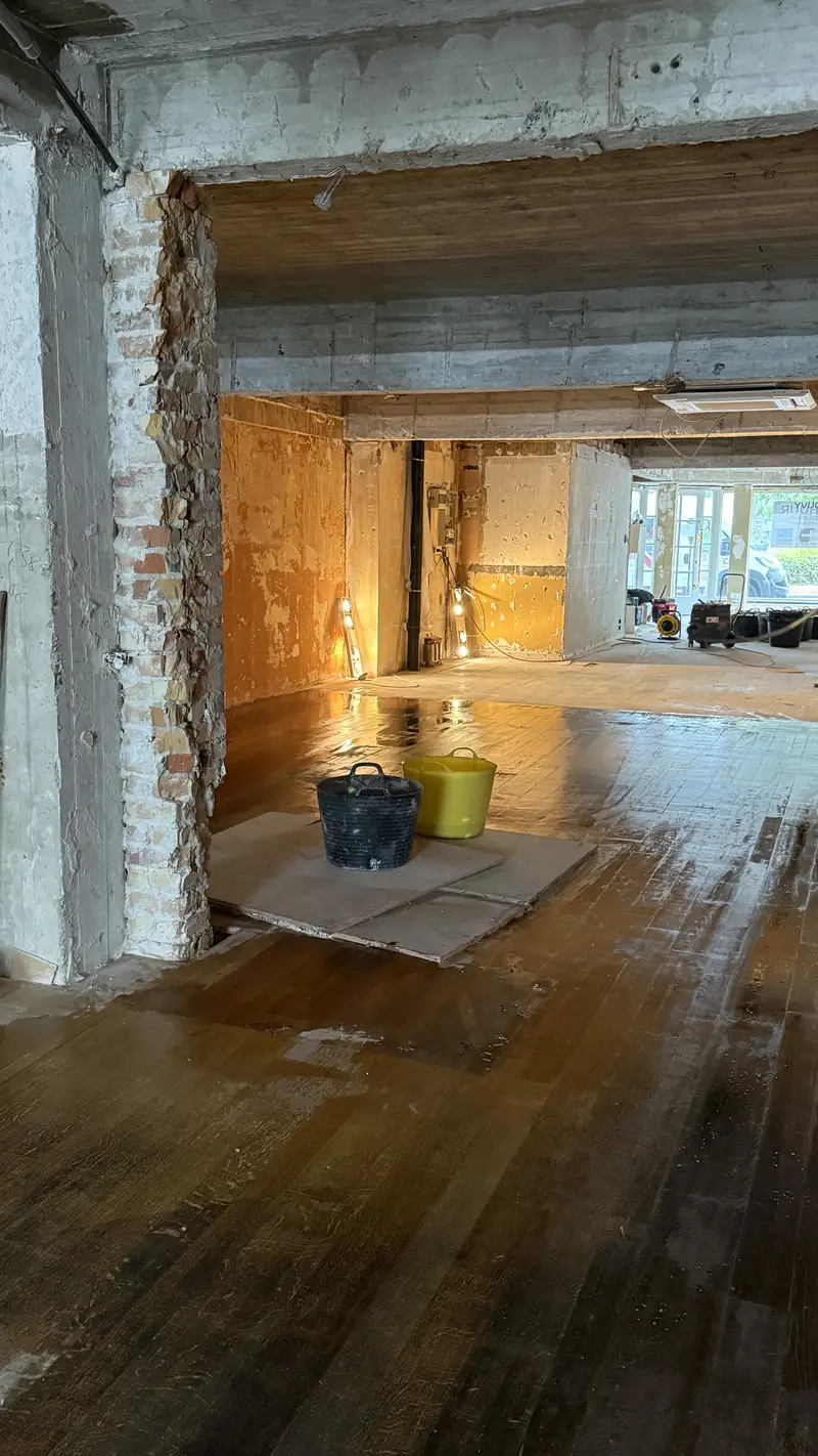 Uitbraakwerken in een winkelpand, foto 40